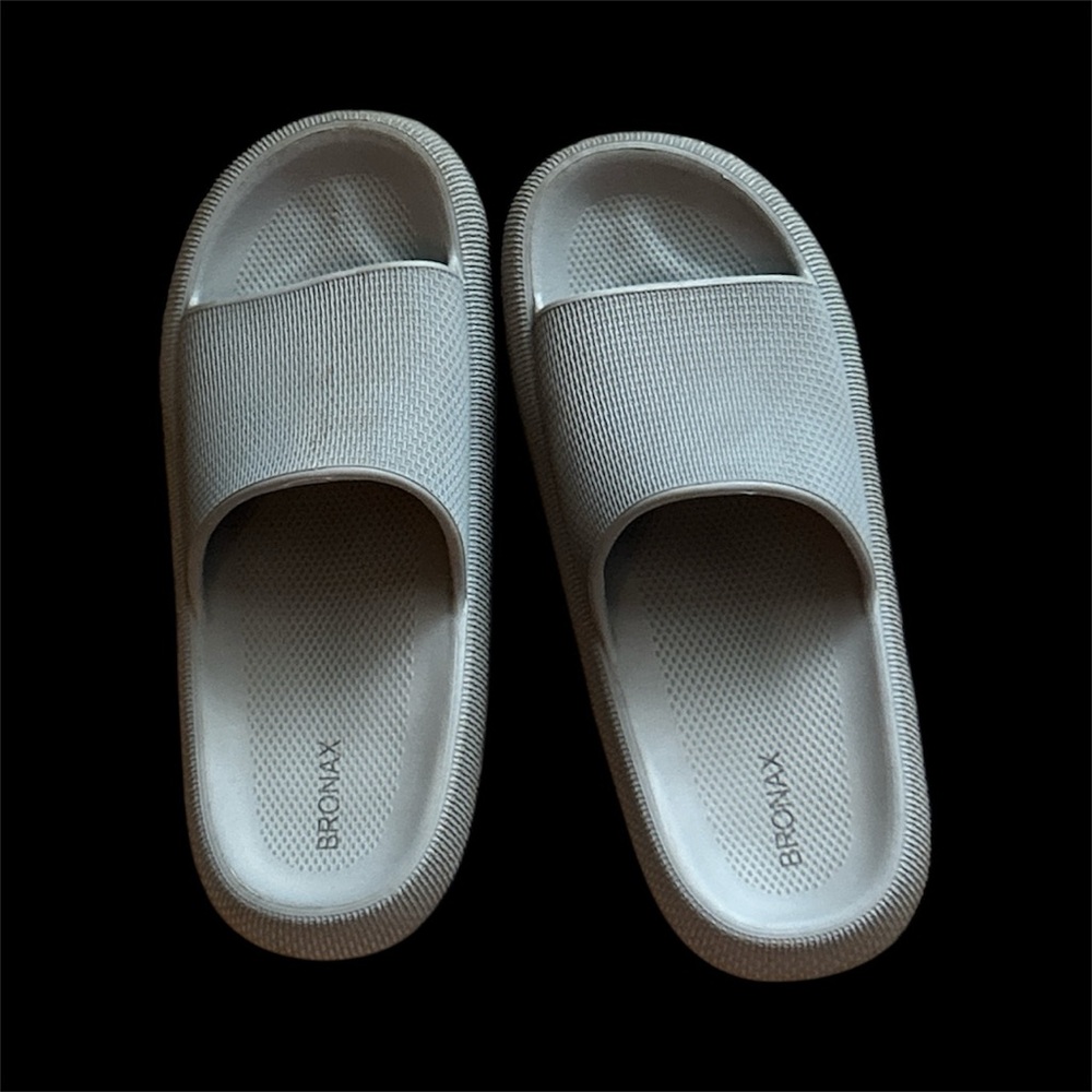 Bronx Light Gray Slide Sandals